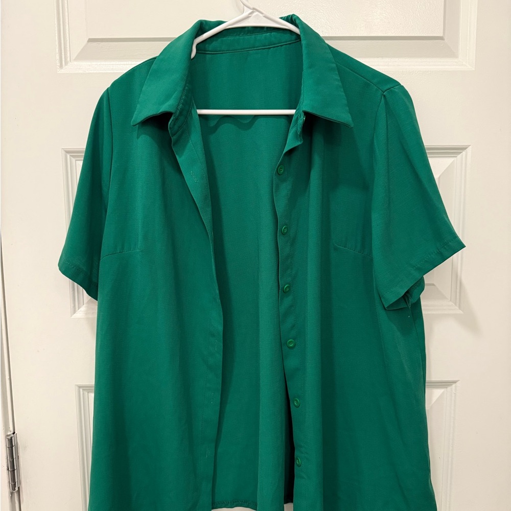 Woman’s Green Short Sleeve Shirt
